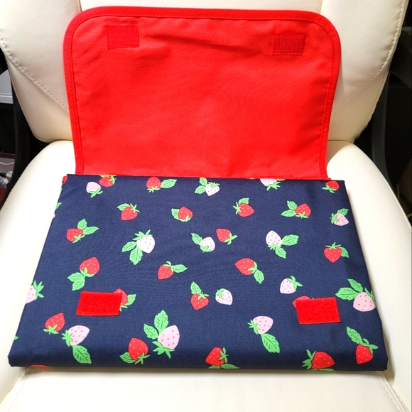 Limited Edition Kate♠️Spade Strawberry Toss Packable Picnic Beach Blanket - Picture 4 of 7